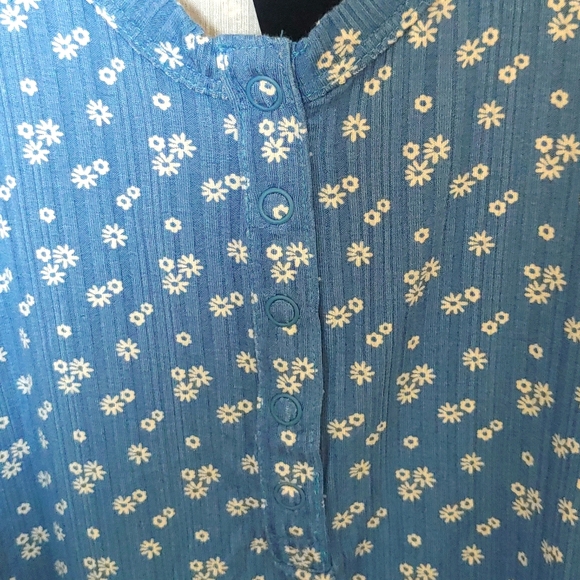 Floral Tank Top  Size Med  NWT - Picture 3 of 4